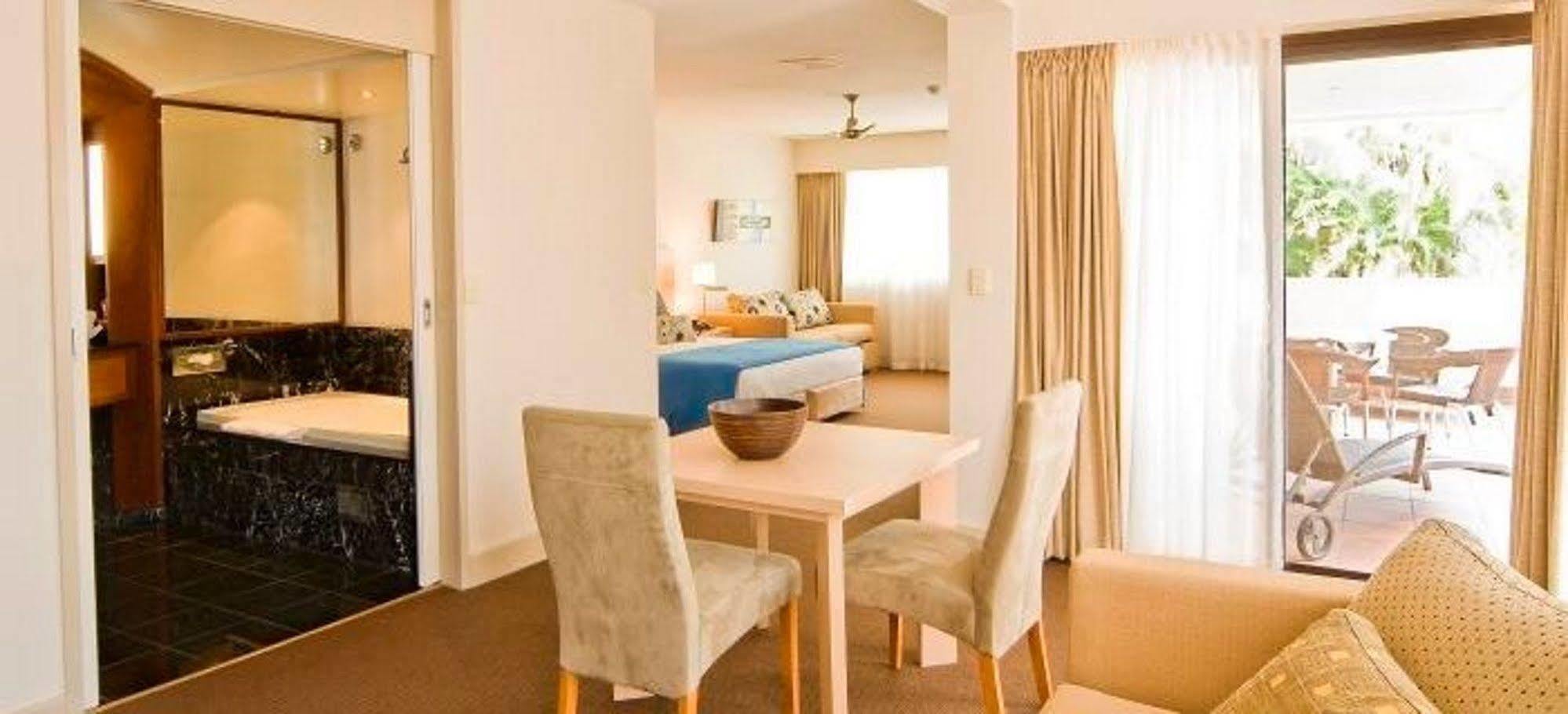 Waves Byron Bay Hotel Екстериор снимка